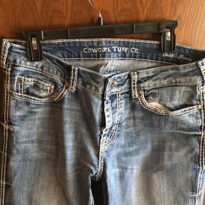 Cowgirl Tuff jeans. Saddle Ready style. Missing back pocket button. 31x35